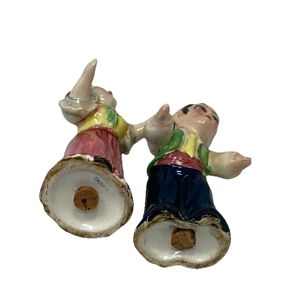 Vtg Japan Porcelain Spanish Kissing Couple Salt & Pepper Shaker Set Kitchy